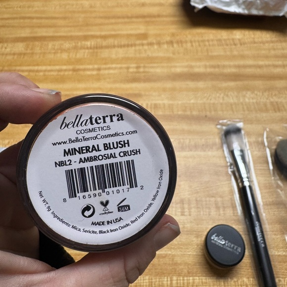 Bella Terra Mineral Makeup - Picture 5 of 8